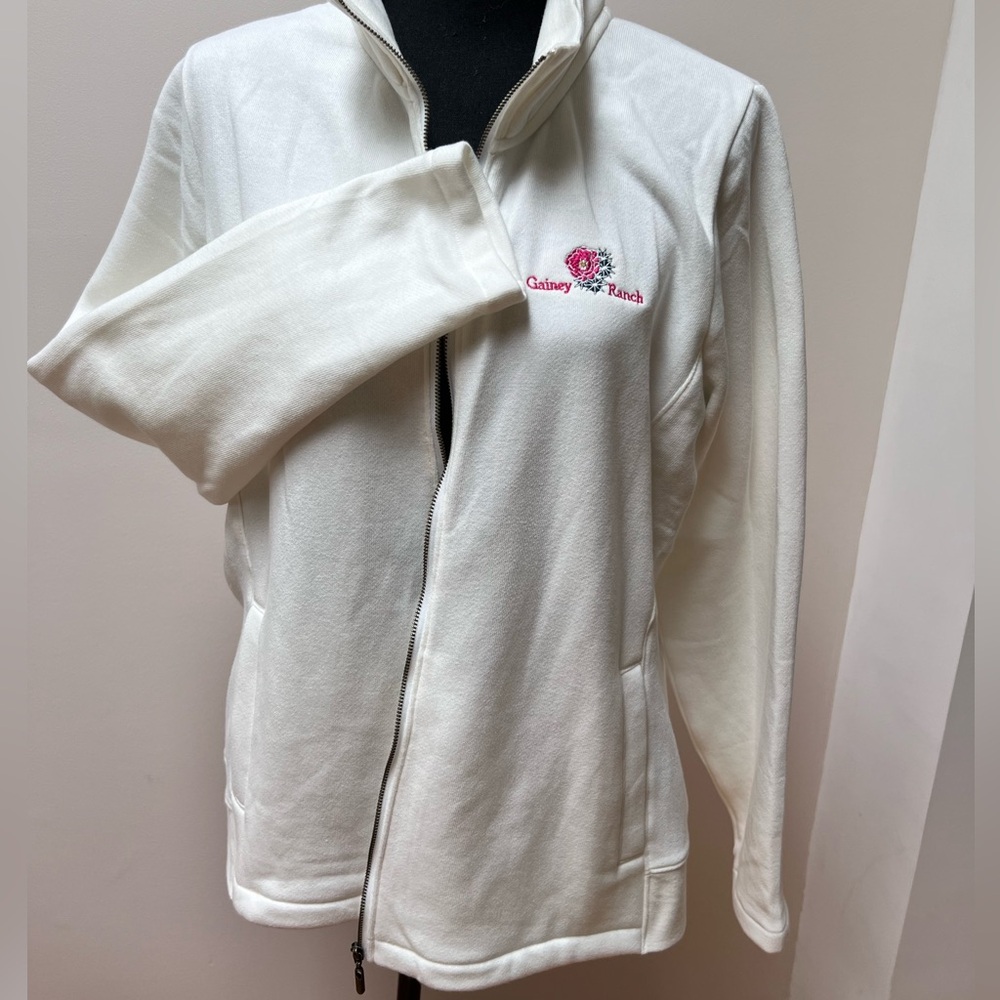 XL long-sleeve zip-up jacket ( white/cream)
Gear for Sport x GAINEY RANCH AZ